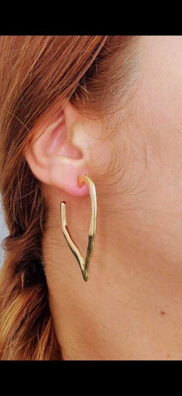 Argola grande folheada a ouro18k, formato coração.