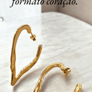 Argola grande folheada a ouro18k, formato coração.