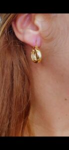 Argola larga boleada, folheada a ouro18k