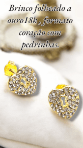 Brinco folheado a ouro18k , formato coração com pedrinhas.