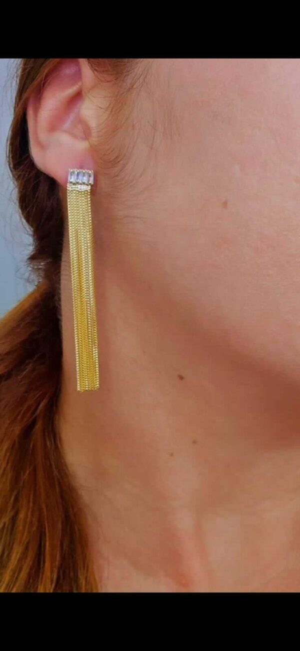 Brinco franja com pedrinhas, folheado a ouro18k.