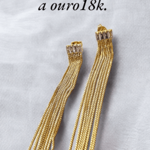 Brinco franja com pedrinhas, folheado a ouro18k.