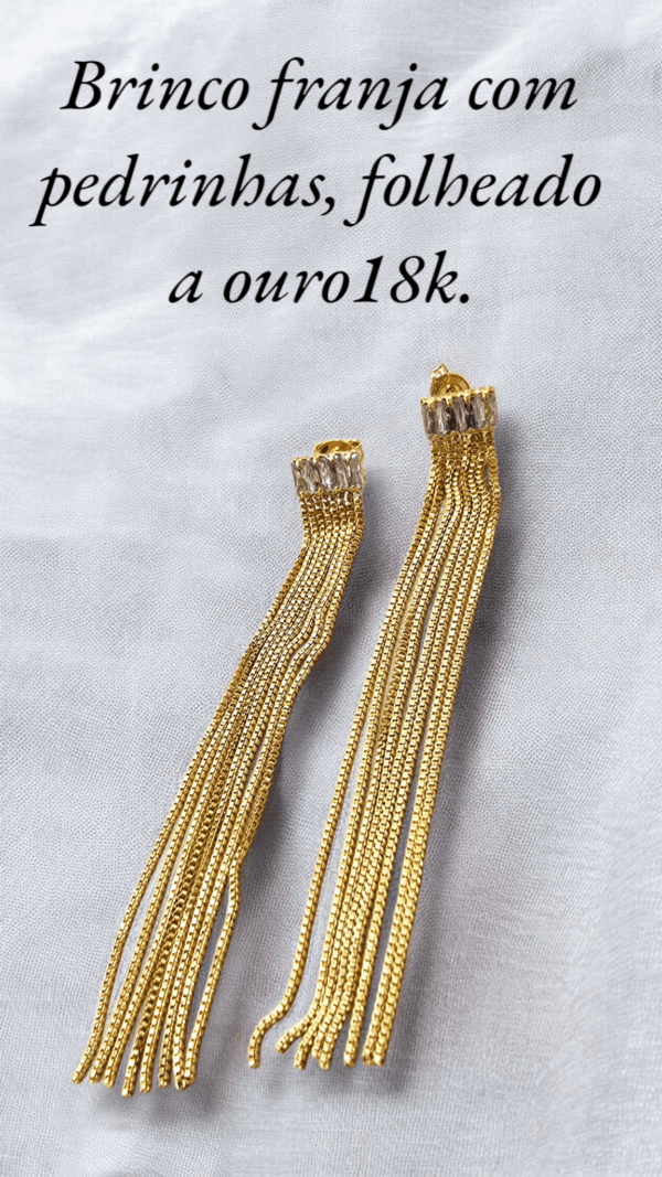 Brinco franja com pedrinhas, folheado a ouro18k.
