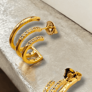 Coleção dia das Mães Argola três aros com pedrinhas. Folheada a ouro18k.