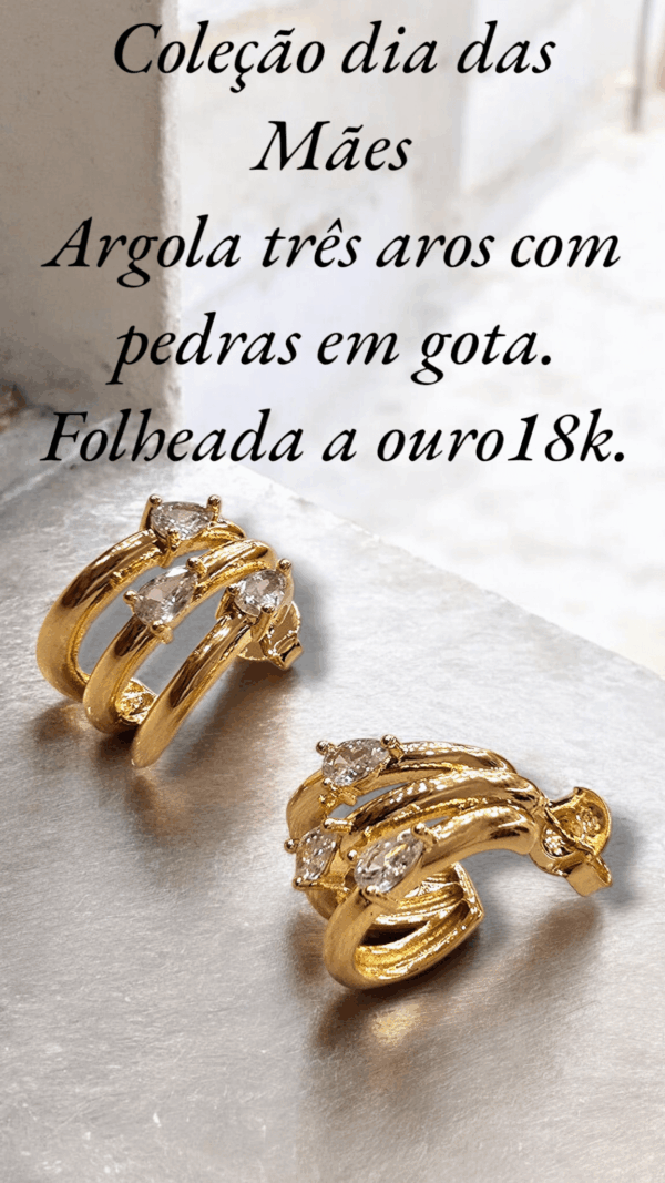 Coleção dia das Mães. Argola três aros com pedras em gota. Folheada a ouro18k.