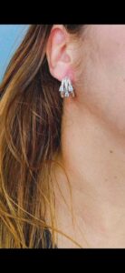 Coleção dia das Mães. Argola três aros com pedras em gota. Folheada a prata.