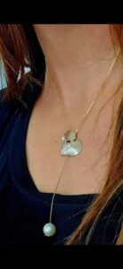 Coleção dia das Mães. Gargantilha gravatinha com pingente de coração e pérola. Folheado a ouro18k.Caixa de entrada