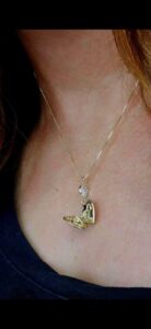 Gargantilha com pingente de coração, relicário. Folheado a ouro18k.