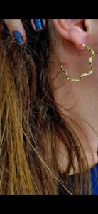 Argola andulada folheada a ouro18k.