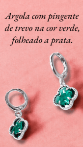 Argola com pingente de trevo na cor verde, folheado a prata.